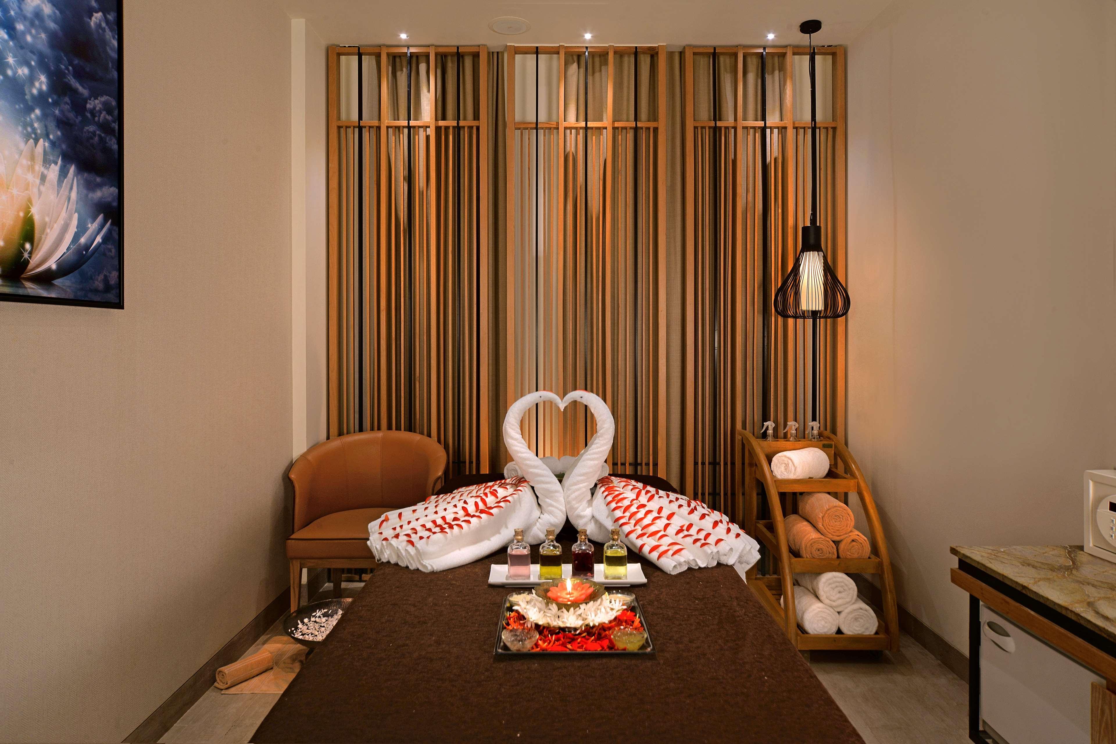 Radisson Mumbai Goregaon Bagian luar foto