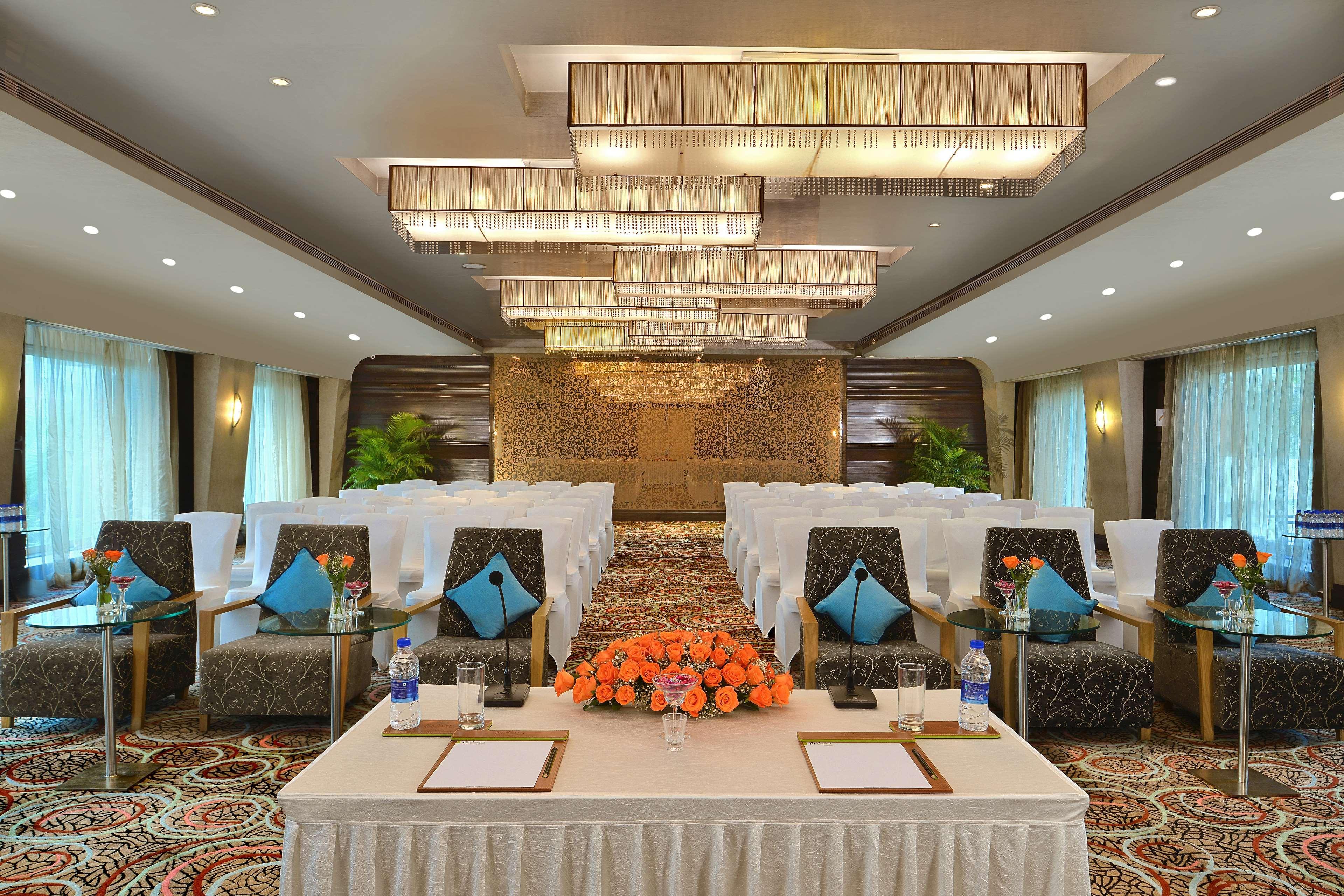 Radisson Mumbai Goregaon Bagian luar foto