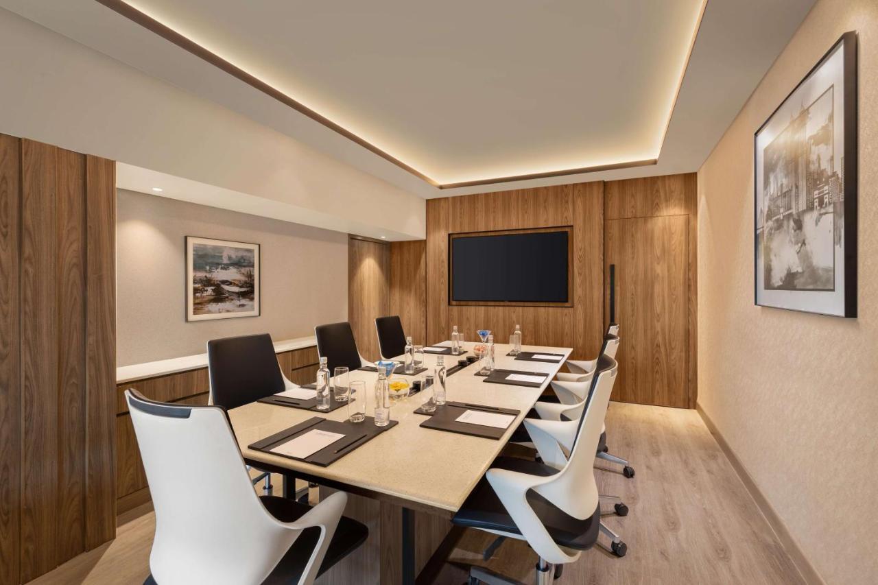 Radisson Mumbai Goregaon Bagian luar foto