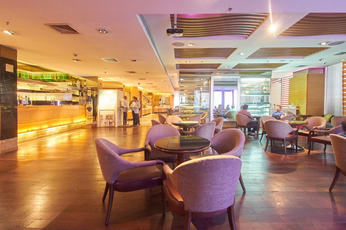 Radisson Mumbai Goregaon Bagian luar foto